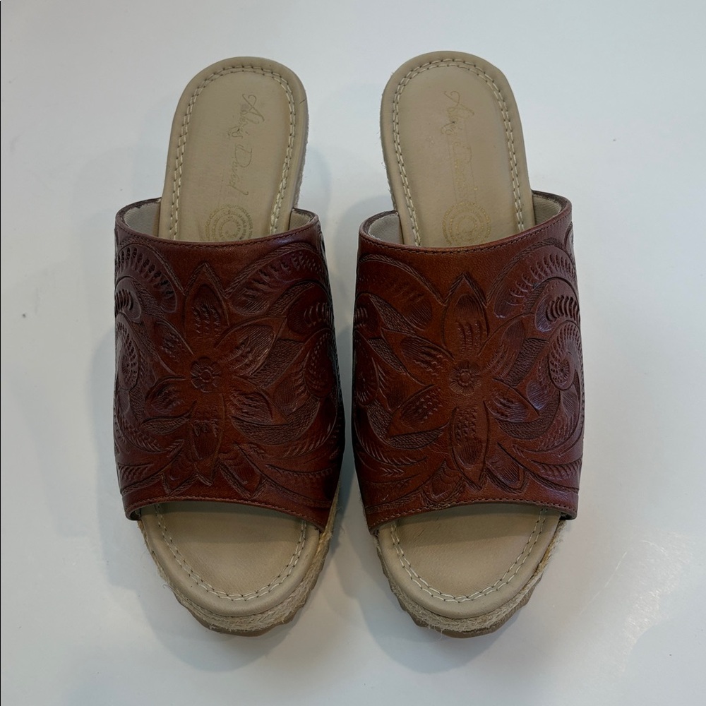 Alexis David NWOT Hand Tooled Leather Brown Wedge Sandals Open Toe Sandals 10